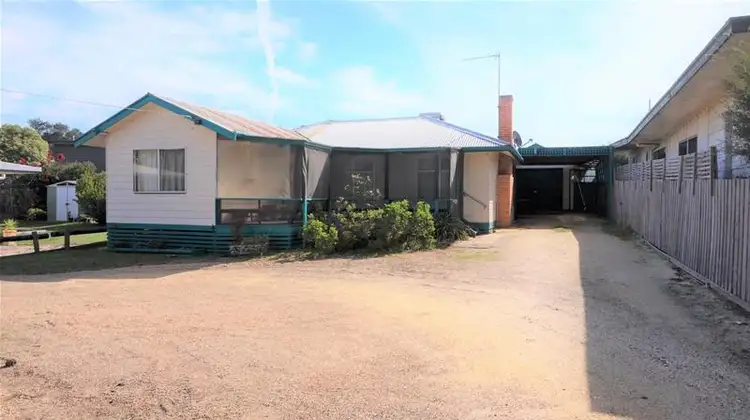143 National Park Road, Loch Sport VIC 3851