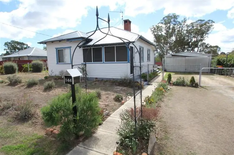 144 Miles Street, Tenterfield NSW 2372