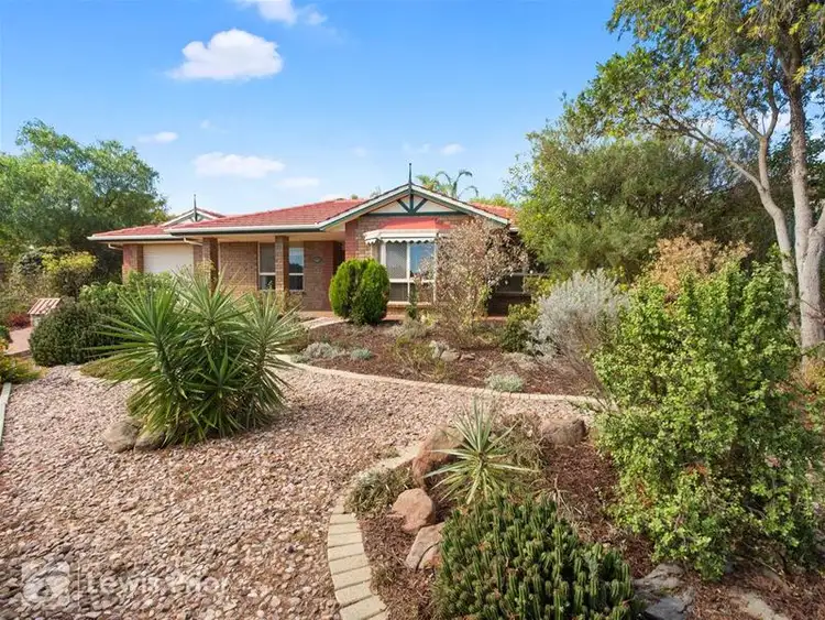 2 Triche Crescent, Hallett Cove SA 5158