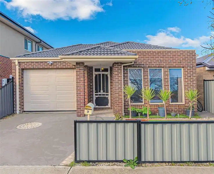 9 Huntingfield Street, Craigieburn VIC 3064