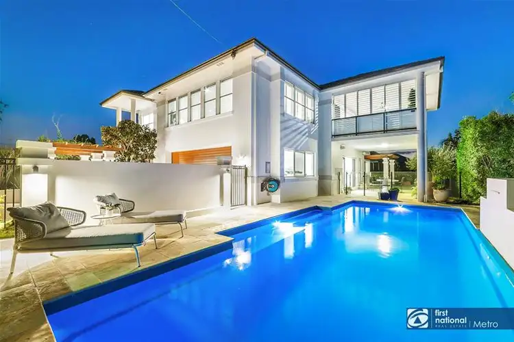 9 Palm Avenue, Fairfield QLD 4103