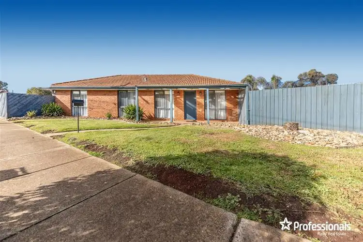 8 Wills Road, Melton South VIC 3338