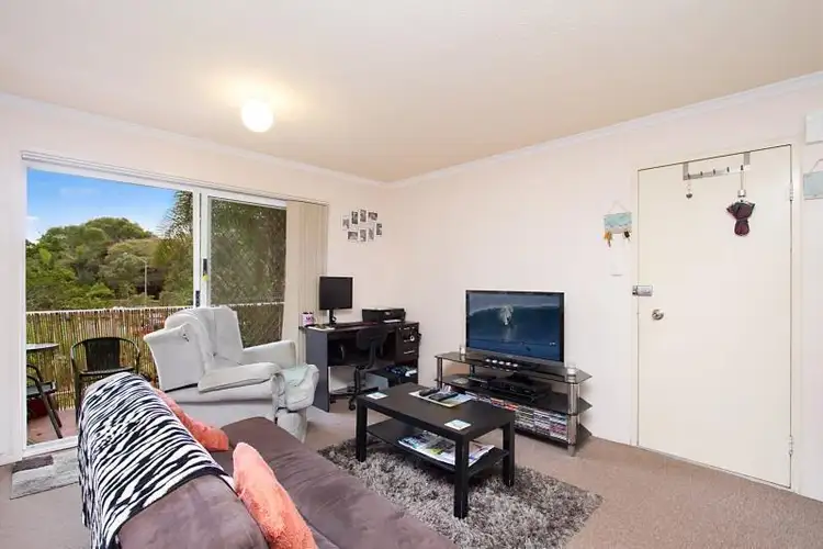 4/5 Rolan  Court, Palm Beach QLD 4221