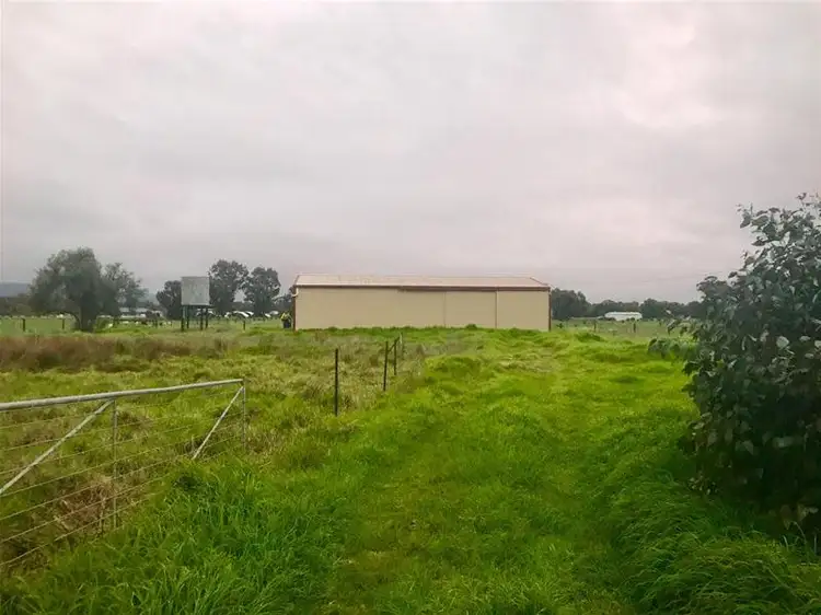 8 James Road, Hamel WA 6215