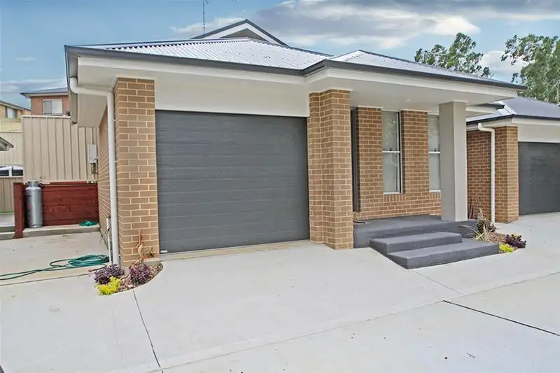 Main view of Homely unit listing, 2/61 Clayton Crescent, Rutherford NSW 2320