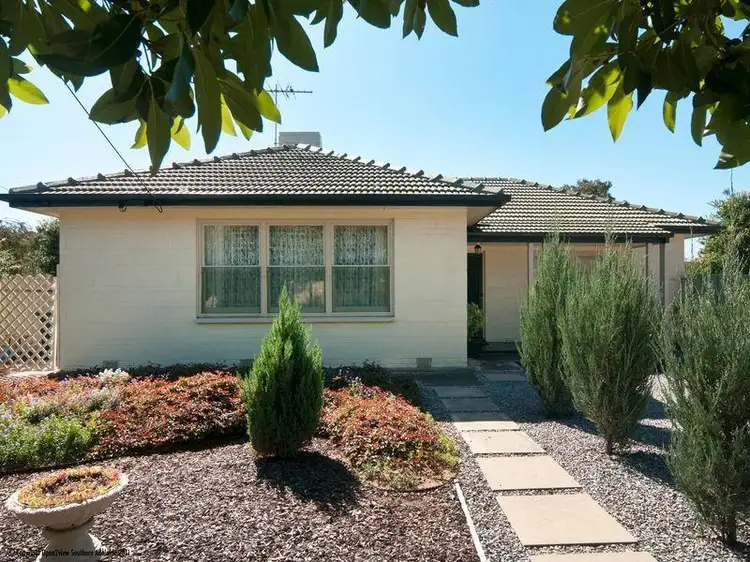1 Edwards Avenue, Park Holme SA 5043