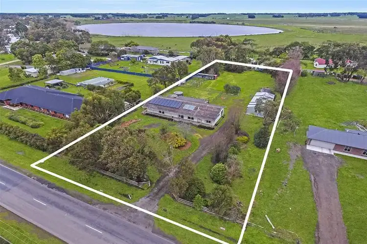 1585 Warrnambool - Caramut Road, Winslow VIC 3281