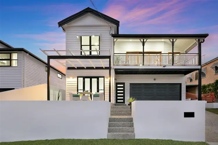 56 Dover Street, Hawthorne QLD 4171