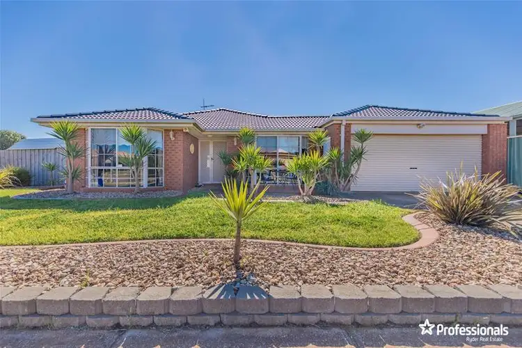 34 Denny Place, Melton South VIC 3338