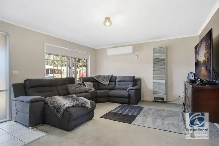 Main view of Homely unit listing, 2/8 Raven Court, Wodonga VIC 3690