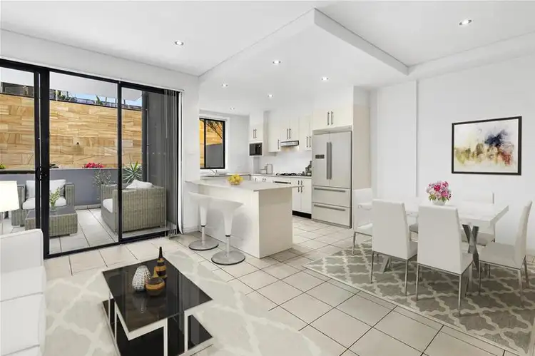 Main view of Homely unit listing, 4/10 Oaks Avenue, Dee Why NSW 2099