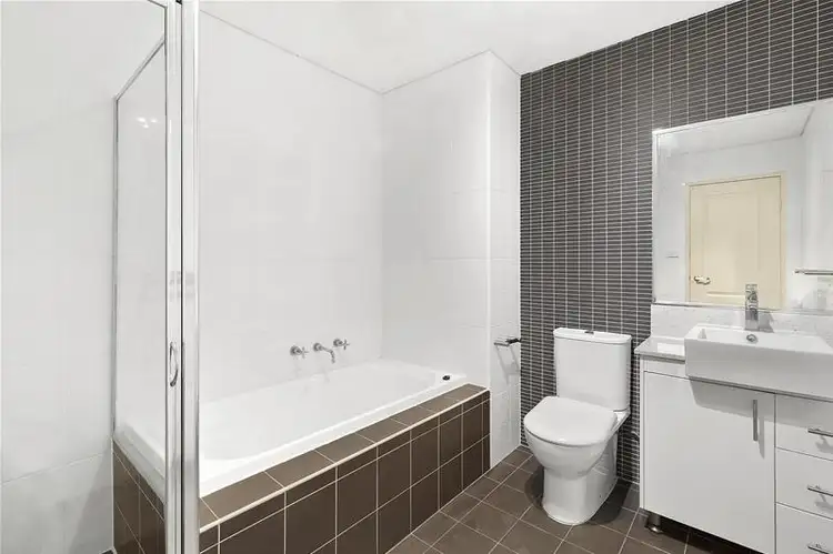 Third view of Homely unit listing, 4/10 Oaks Avenue, Dee Why NSW 2099