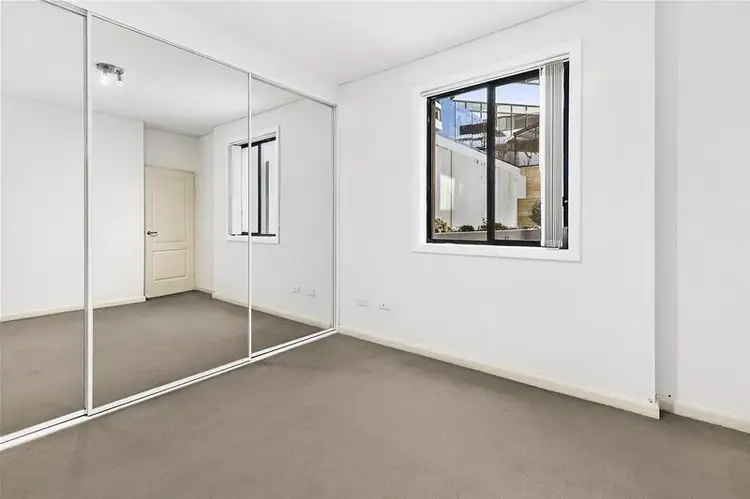 Fourth view of Homely unit listing, 4/10 Oaks Avenue, Dee Why NSW 2099