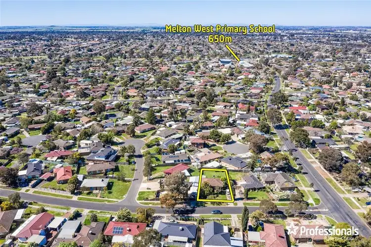 Second view of Homely house listing, 6 Argyll Circuit, Melton West VIC 3337