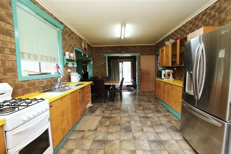 Fifth view of Homely house listing, 10 Porter Street, Woolsthorpe VIC 3276