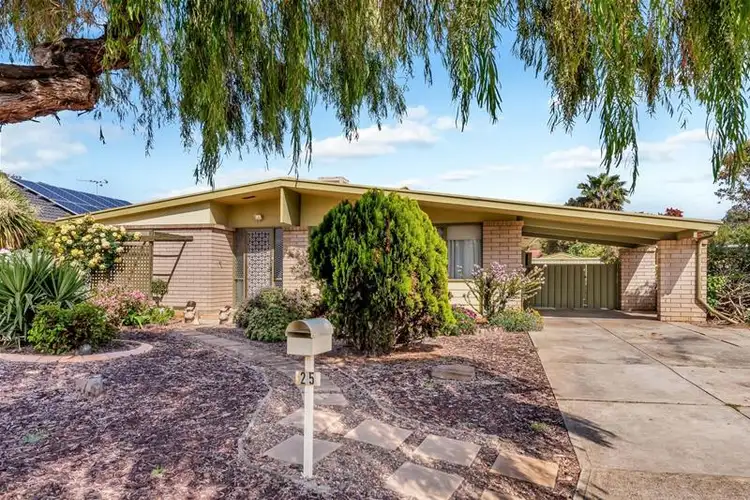 25 Daly Crescent, West Lakes Shore SA 5020