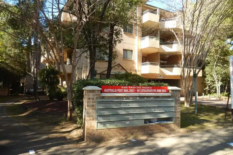 4/235 Targo Road, Toongabbie NSW 2146