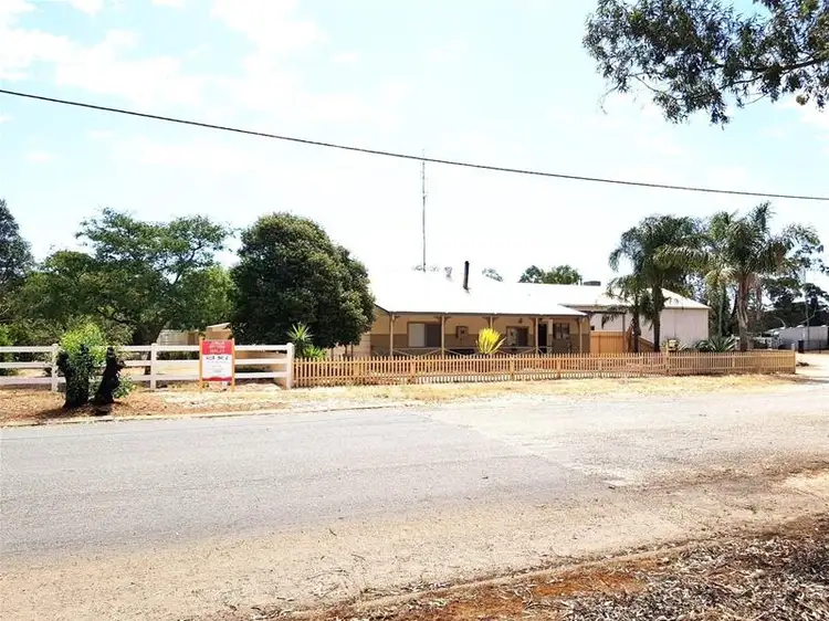 88 LONG Street, Moora WA 6510
