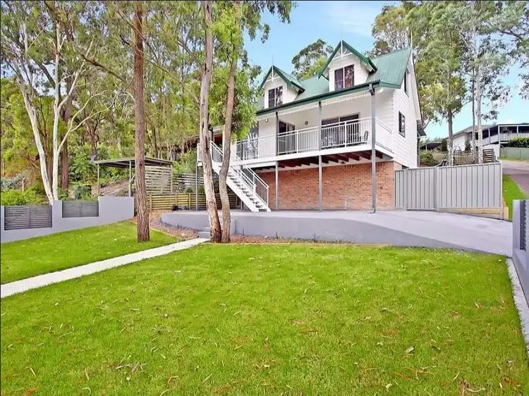 12 Lyons Close