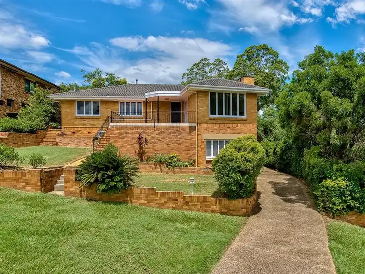 1 Kneale Street, Holland Park West QLD 4121