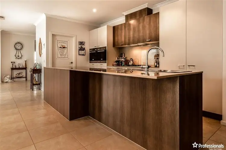 Fifth view of Homely house listing, 33 Bendigo Drive, Eynesbury VIC 3338