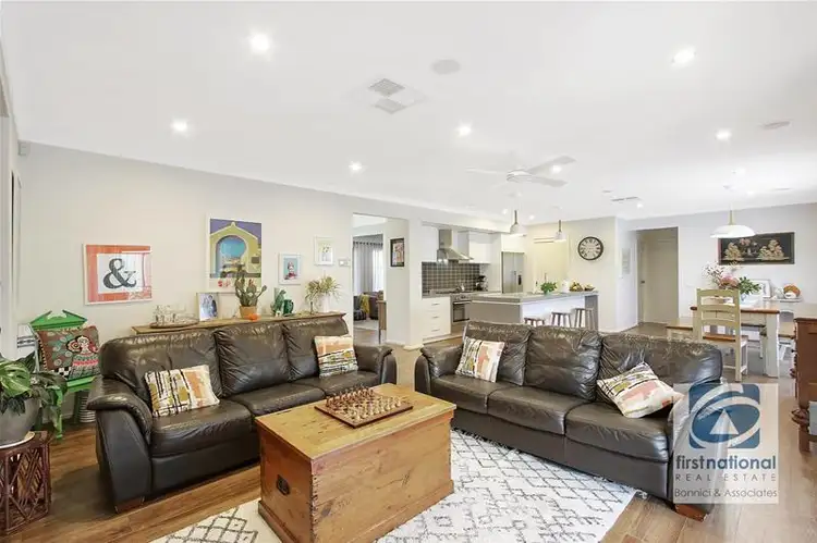 17 Riverside Boulevard, Killara VIC 3691