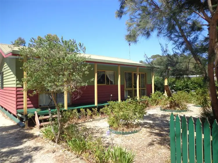 106 Toorak Avenue, Loch Sport VIC 3851