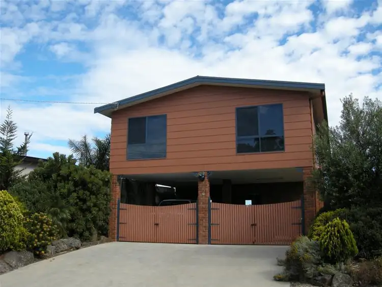 49 Wattle Grove, Loch Sport VIC 3851