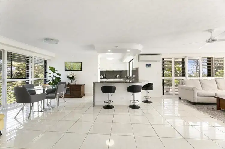 'PINTARI' 3 Cunningham Avenue, Main Beach QLD 4217