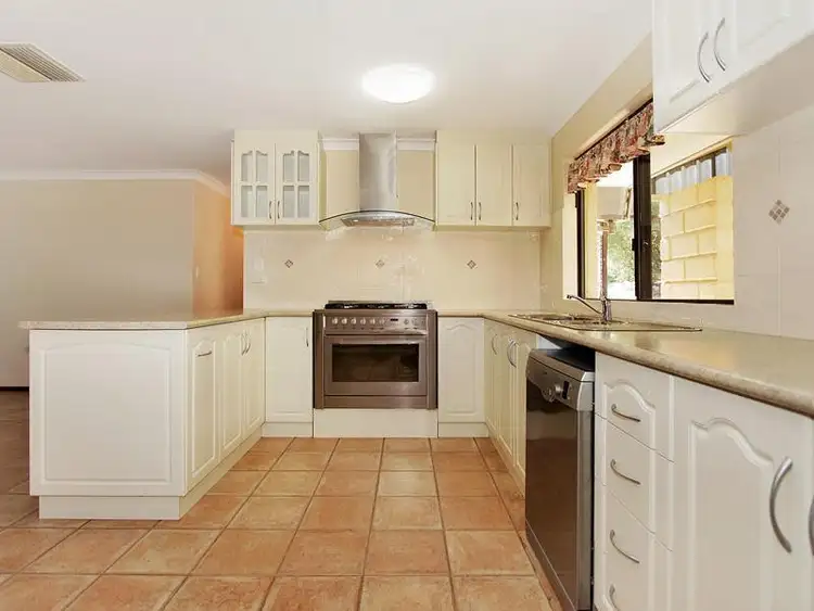 19 Onyx Road, Mount Richon WA 6112