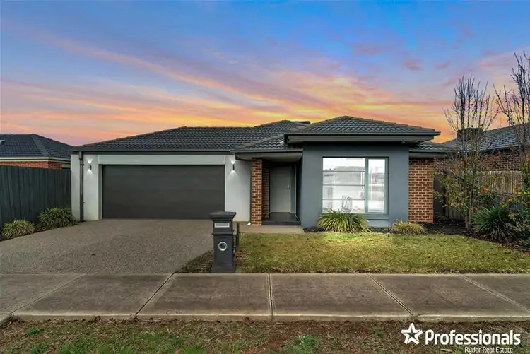 35 Burswood Circuit, Melton West VIC 3337