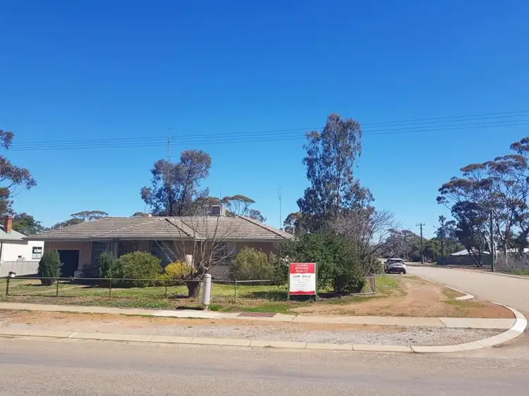 18 Padbury Street, Moora WA 6510