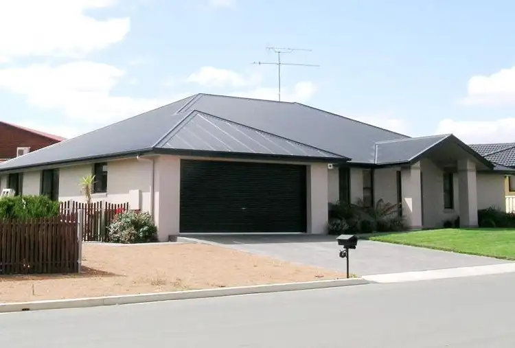 6 Nicholls Drive, Yass NSW 2582