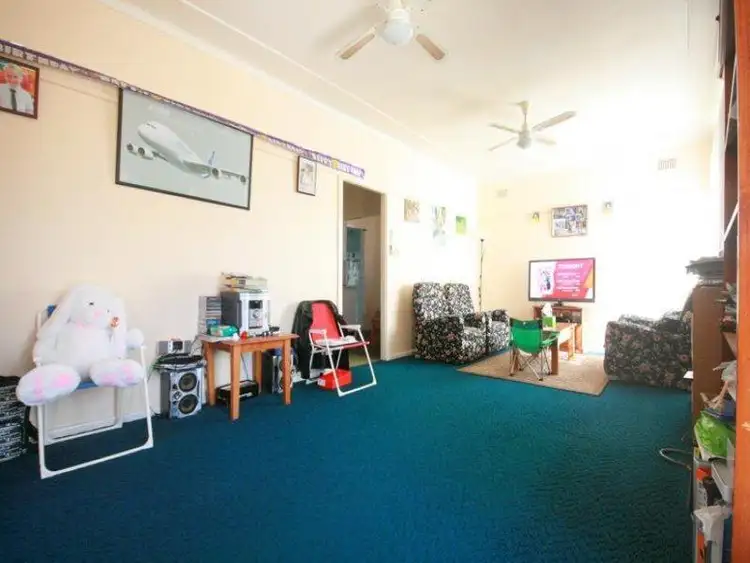 23 Blackman Parade, Unanderra NSW 2526