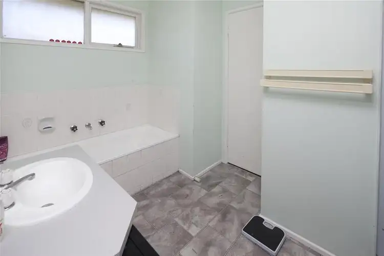 Fourth view of Homely house listing, 8 Gumnut Court, Berwick VIC 3806