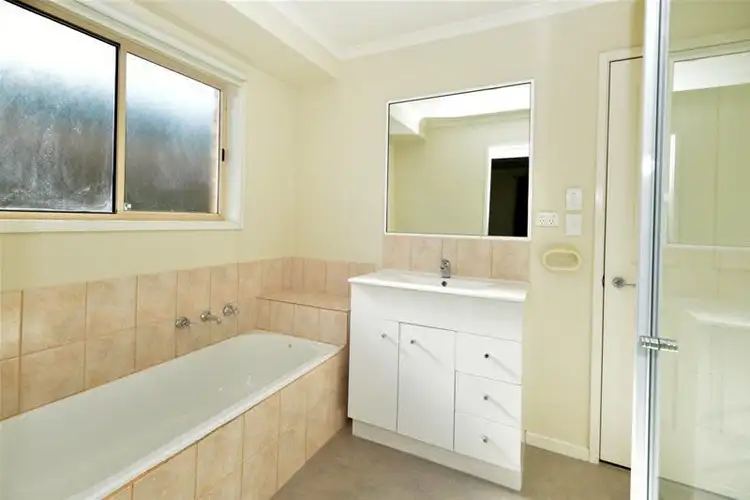 Seventh view of Homely house listing, 5 Kambalda Court, Leopold VIC 3224