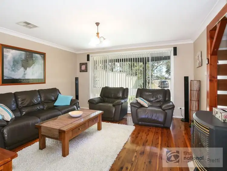10 Wills Glen, St Clair NSW 2759