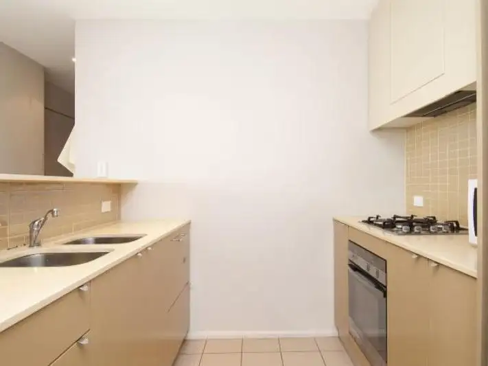 307/747 Anzac Parade