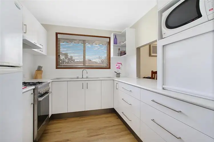 Second view of Homely unit listing, 4/7 Conway Court, Wodonga VIC 3690