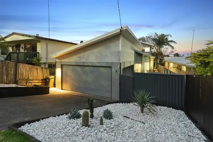 39 Monash Street