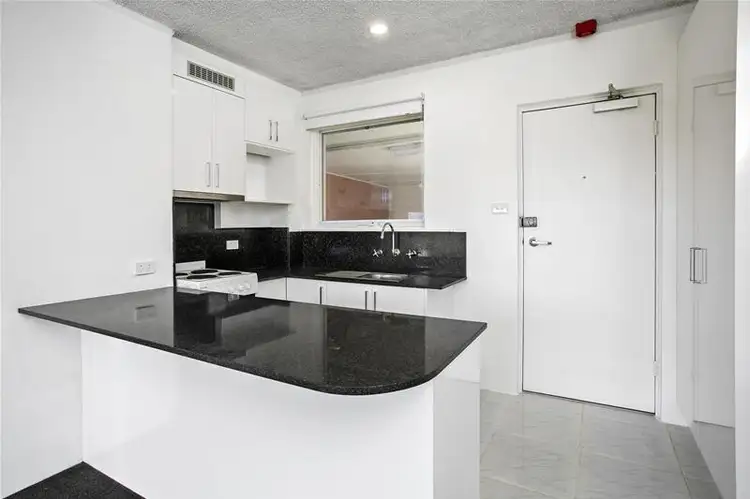 9/3 Grafton Crescent, Dee Why NSW 2099