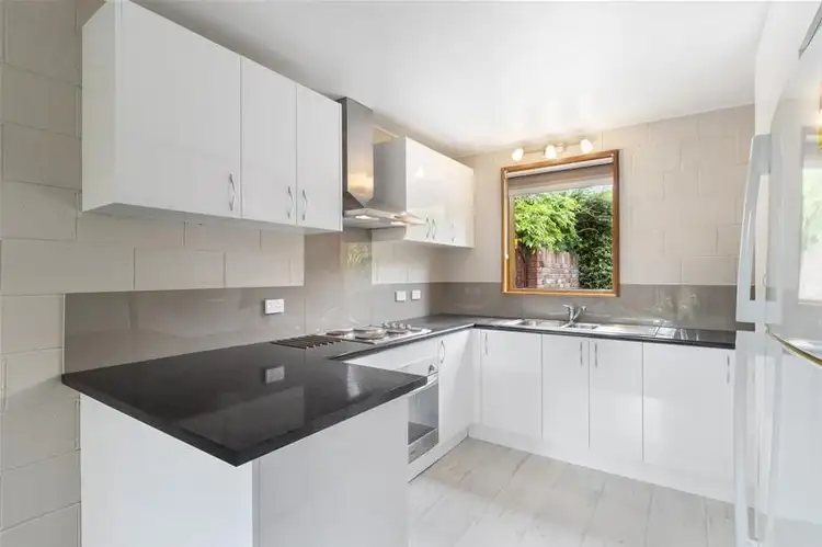 1/674a Sandy Bay Road