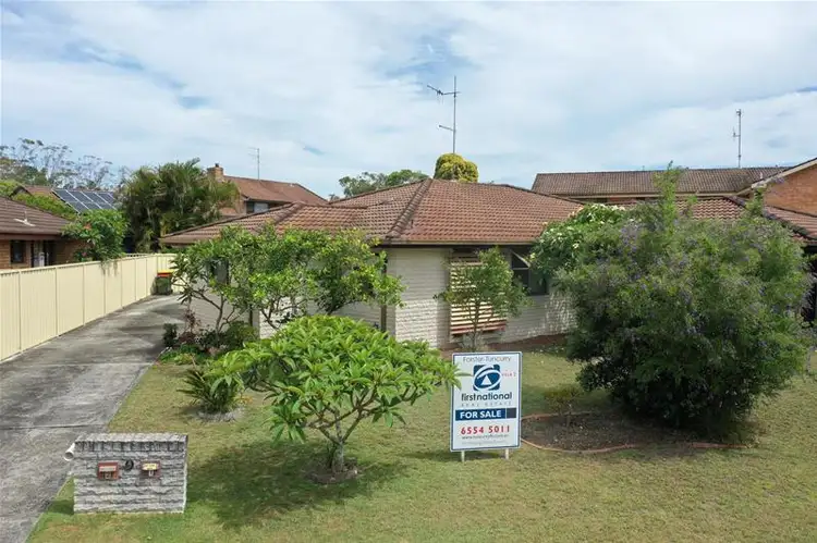 2/9 Regency Circuit, Tuncurry NSW 2428