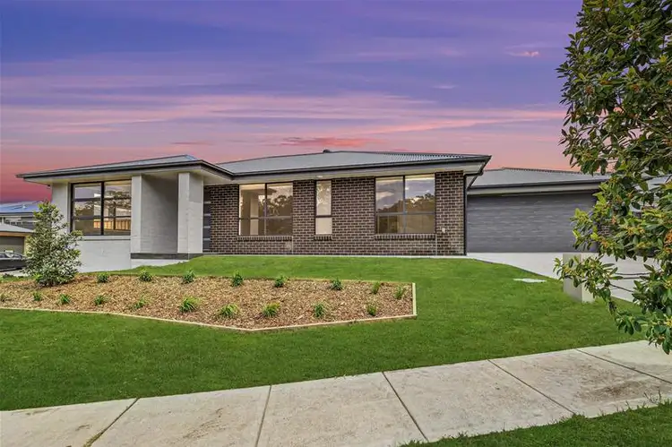 29 Floresta Crescent, Cameron Park NSW 2285