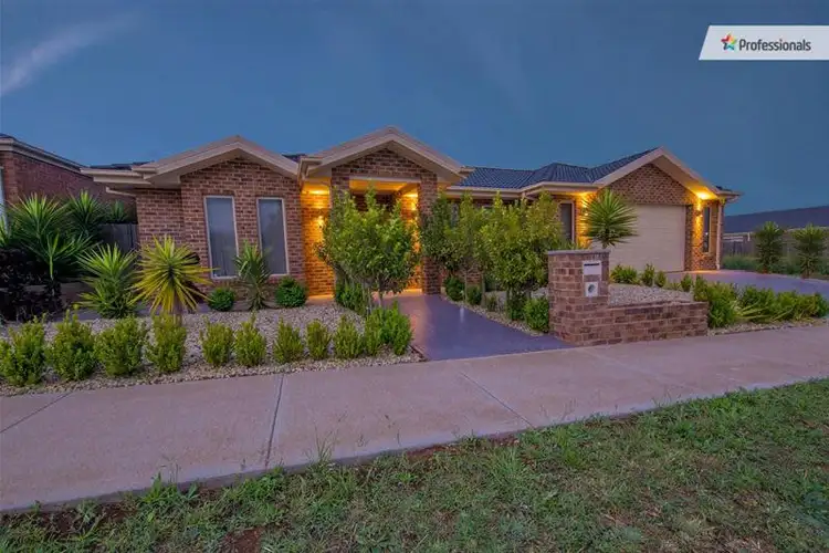 16 Claret Ash Boulevard, Melton West VIC 3337