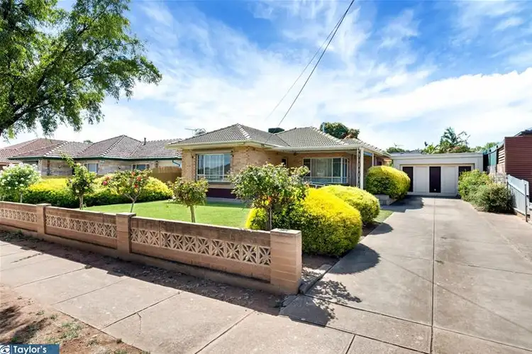 8 Desmond Avenue, Pooraka SA 5095