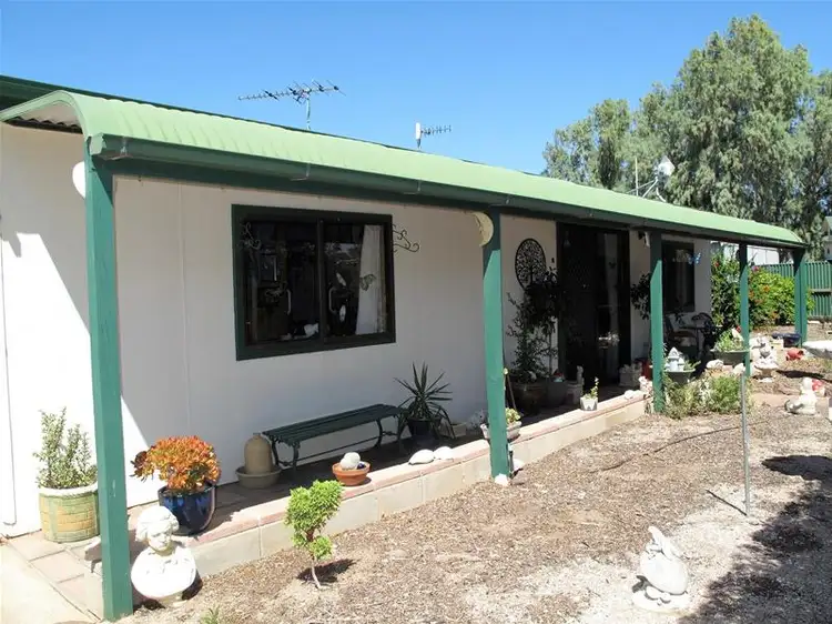 8 Cumberland Road, Port Clinton SA 5570