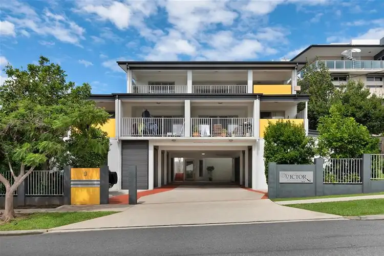 2/9 Victor Street, Holland Park QLD 4121