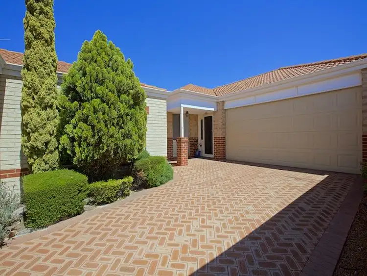 7/11 Endeavor Road, Hillarys WA 6025