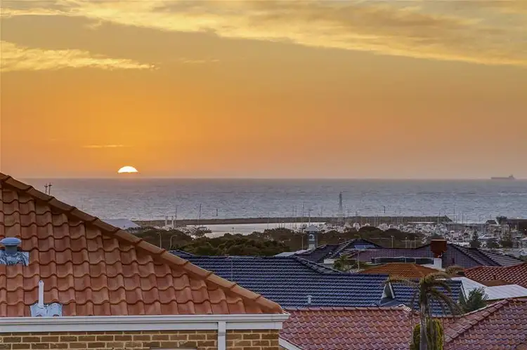 25 Ashmore Way, Sorrento WA 6020